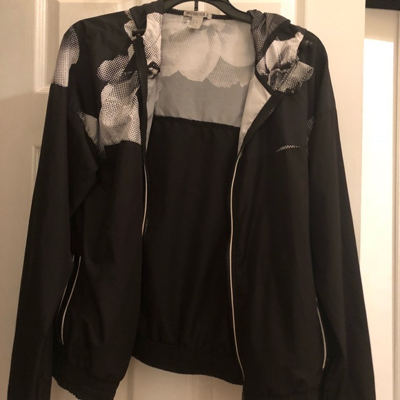 Floral black and white windbreaker - Picture 2 of 6